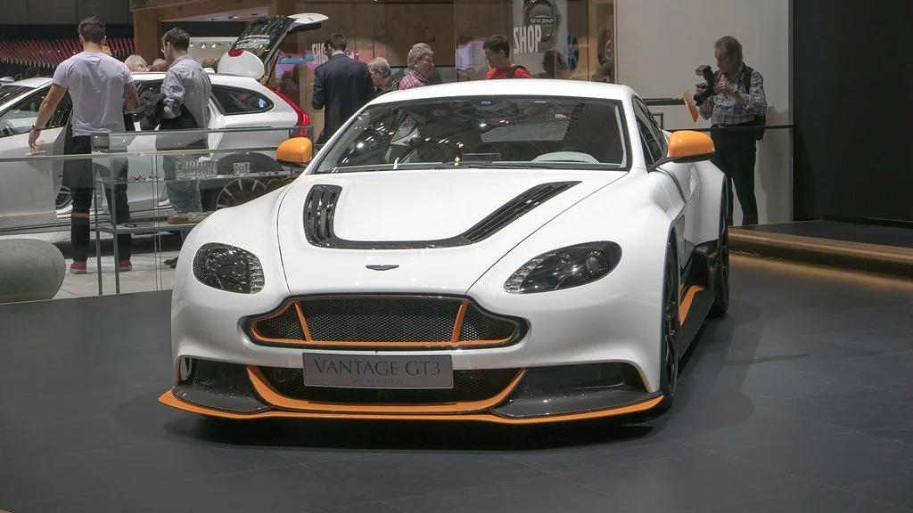 Imagem real do veículo Aston Martin Vantage Performance 2021