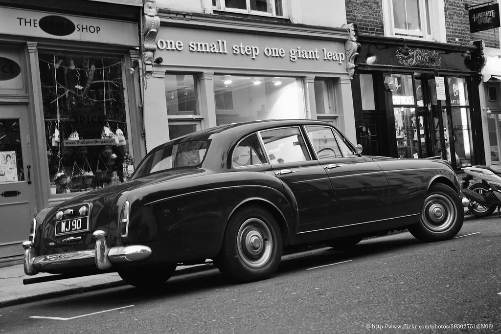 Imagem real do veículo Bentley Flying Spur Black Edition 2025