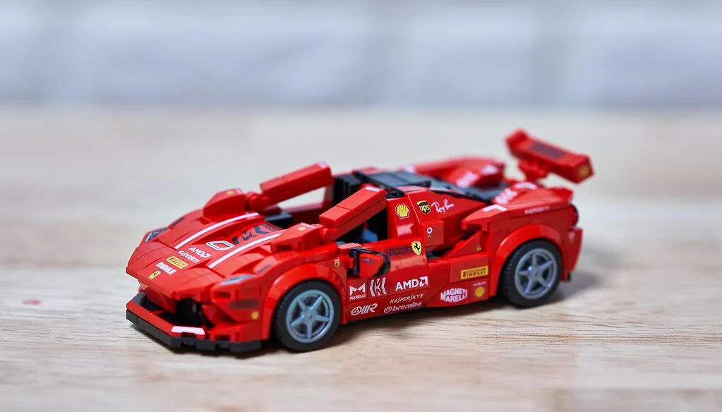 Imagem real do veículo Ferrari F8