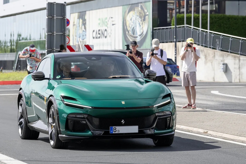 Imagem real do veículo Ferrari Purosangue V6 2021