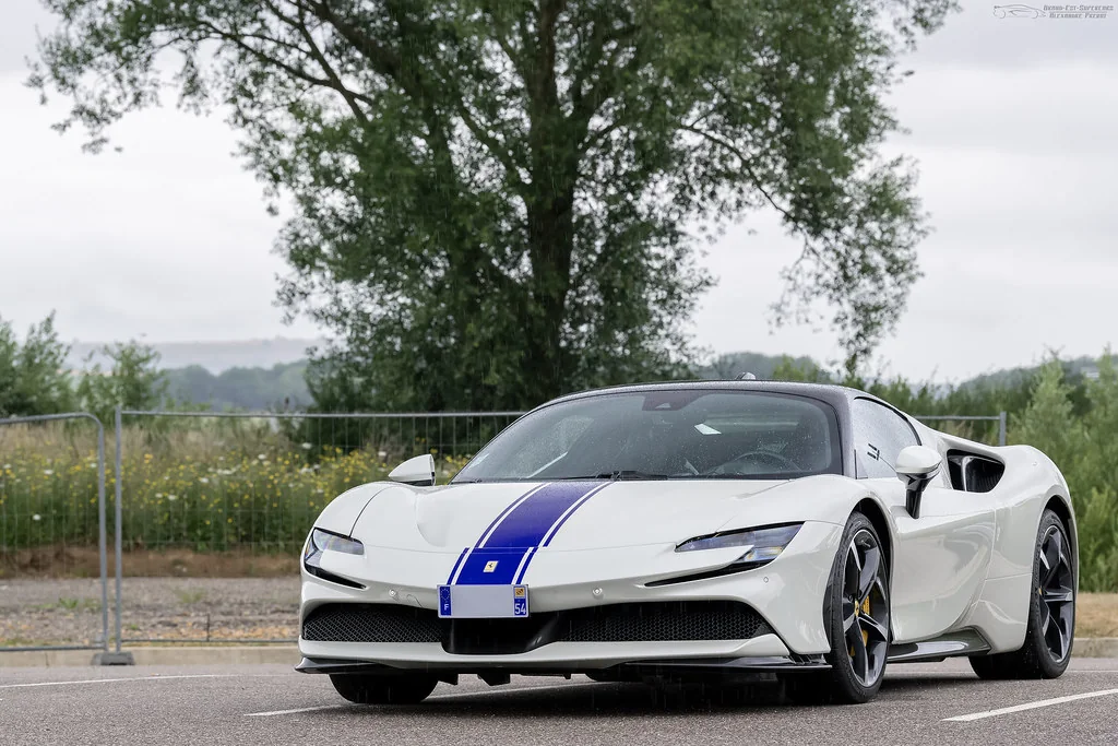 Imagem real do veículo Ferrari Sf90 Stradale Electric 2020