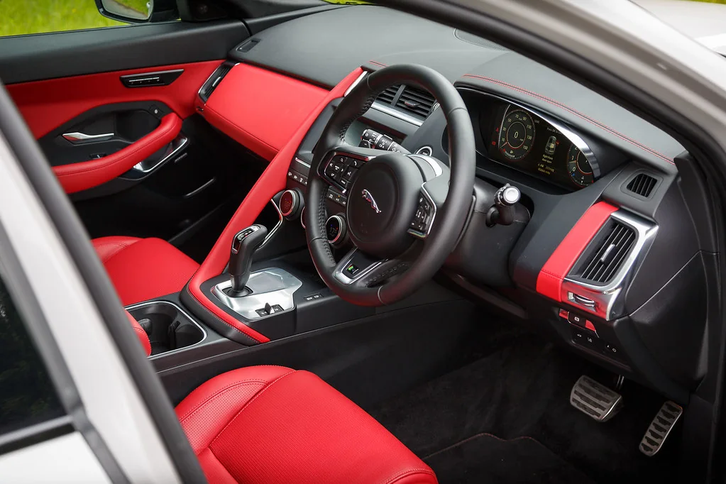 Imagem real do veículo Jaguar E Pace Luxury 2025