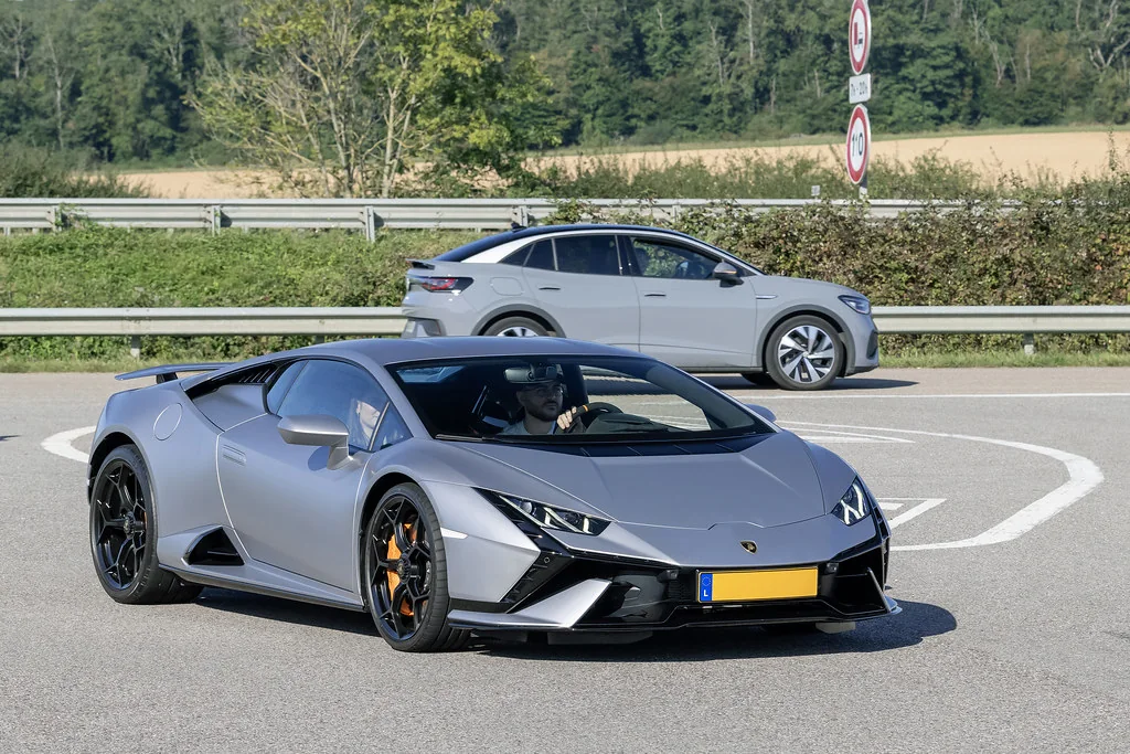 Imagem real do veículo Lamborghini Huracan Tecnica Premium 2026