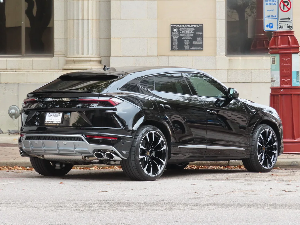 Imagem real do veículo Lamborghini Urus