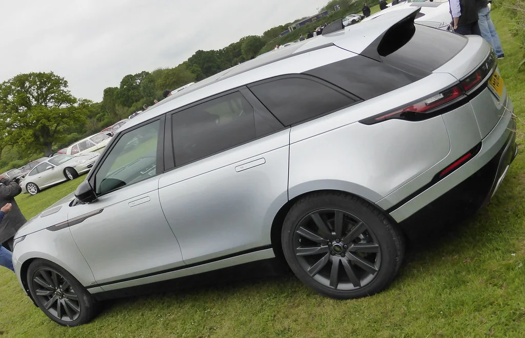 Imagem real do veículo Land Rover Range Rover Velar Turbo 2026
