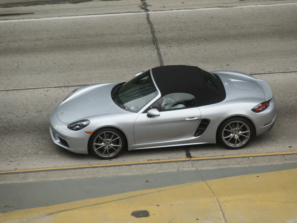 Imagem real do veículo Porsche 718 Cayman Exclusive 2023