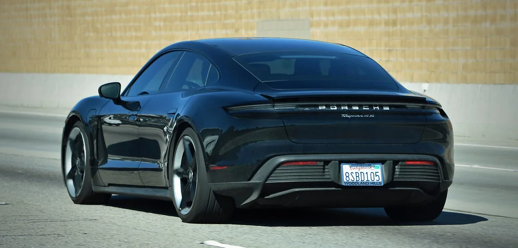 Imagem real do veículo Porsche Taycan Electric 2020